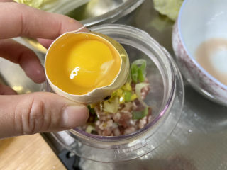 白菜丸子汤➕白菜木耳丸子汤,加入蛋清