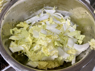 白菜丸子汤➕白菜木耳丸子汤,白菜叶切粗段