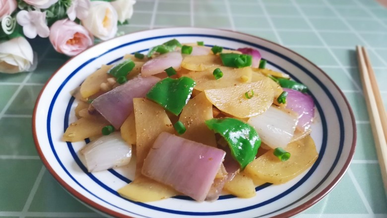 洋葱炒土豆片,简单快手美味的洋葱炒土豆片就做好了