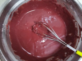 红丝绒草莓🍓裸蛋糕,画“z”搅拌均匀至无干粉颗粒