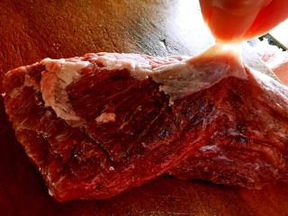 青椒炒牛肉,表面的筋膜