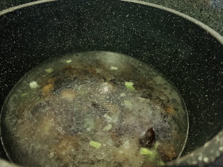 木耳蛋花汤,加入清水