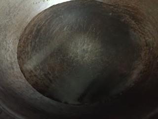 油焖冬笋,锅中加入清水