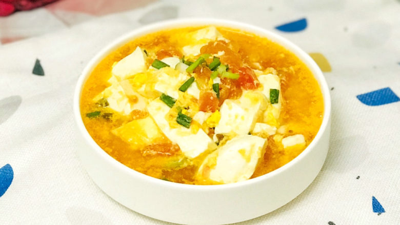 西红柿豆腐汤,美味的西红柿豆腐汤就做好了