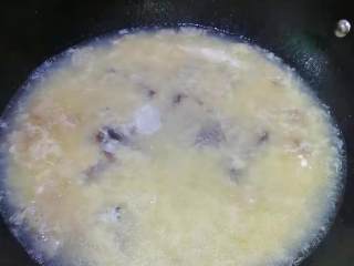 木耳蛋花汤,搅拌均匀