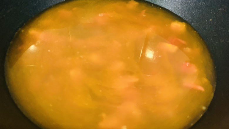 西红柿豆腐汤,加入清水