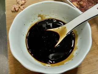 黑椒牛肉粒➕杏鲍菇黑胡椒牛肉粒,搅拌均匀备用