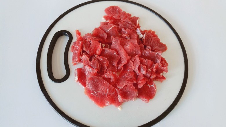 水煮羊肉,<a style='color:red;display:inline-block;' href='/shicai/ 329'>羊肉</a>切薄片。