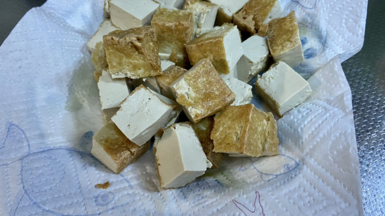 三鲜豆腐➕素三鲜豆腐,豆腐切小块