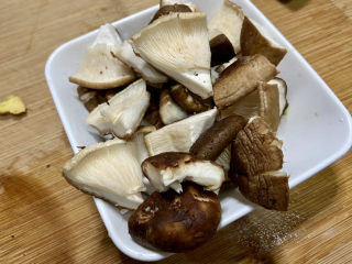 三鲜豆腐➕素三鲜豆腐,香菇切块