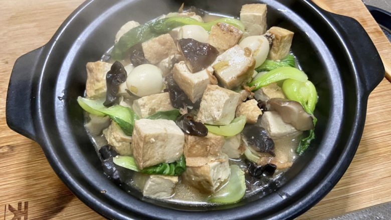 三鲜豆腐➕素三鲜豆腐,起锅装盘