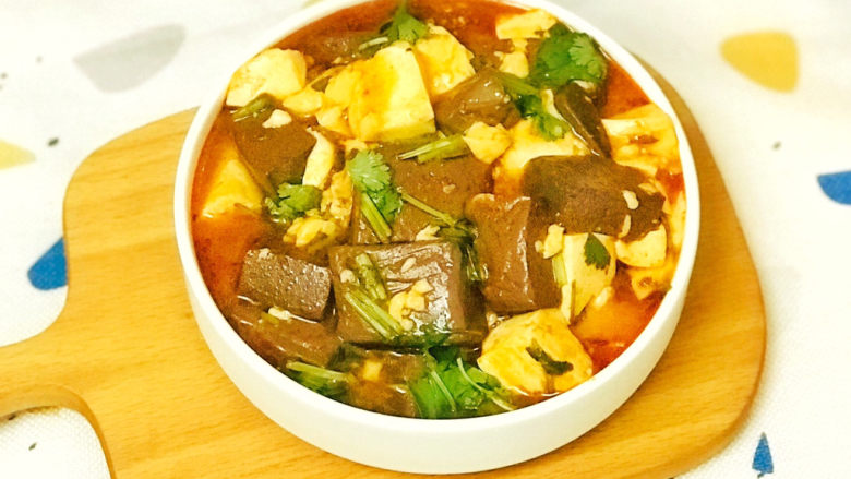 鸭血豆腐汤,美味的鸭血豆腐汤就做好了