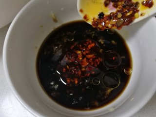 黄瓜凉拌金针菇,根据自己口味加花椒油➕辣椒油