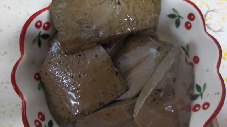 鸭血豆腐汤,煎至表面微焦盛出备用