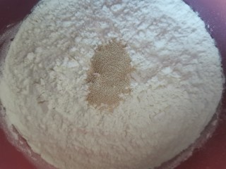 荷叶饼,加入酵母粉