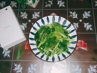 清炒菜花,一盘清新小菜端上餐桌。
