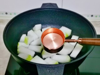 冬瓜虾米汤,再加入纯净水。