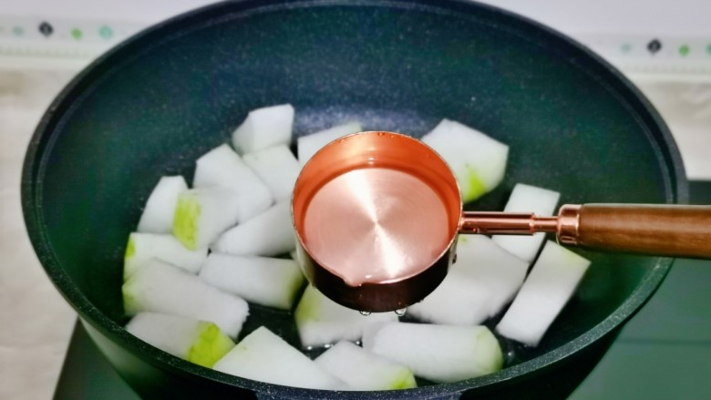 冬瓜虾米汤,再加入纯净水。