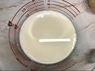 豆腐布丁,在豆浆液中再加入150克牛奶。