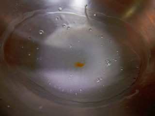 糯米肉丸子,待水淀粉变成晶莹剔透状即可，加入芝麻油搅匀。