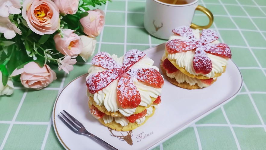 草莓拿破仑小蛋糕（蛋挞皮版）