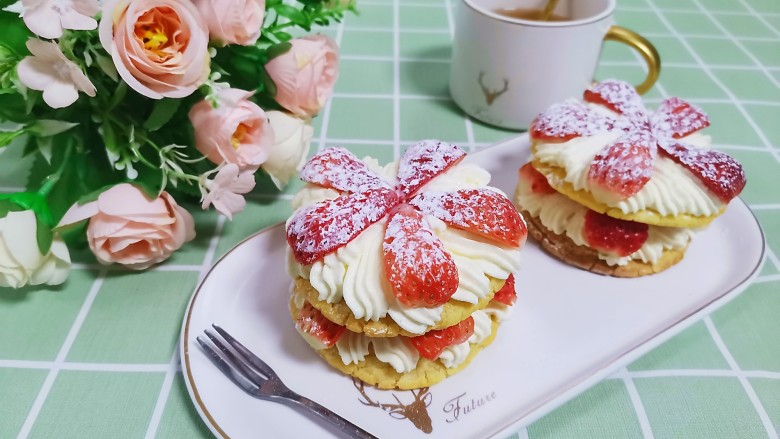 草莓拿破仑小蛋糕（蛋挞皮版）,成品图！