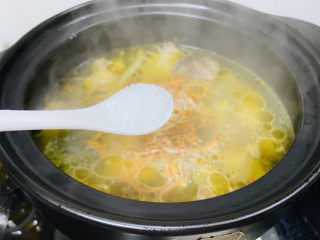 虫草花鸡汤,根据个人口味加入适量盐