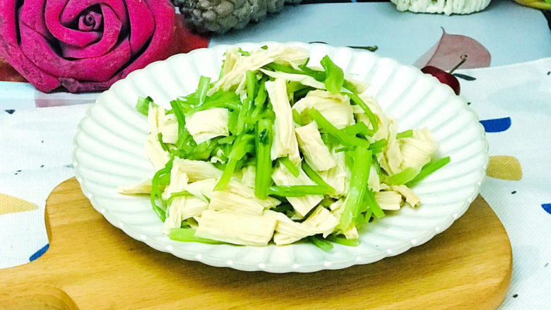 腐竹拌芹菜,美味的腐竹拌芹菜就做好了