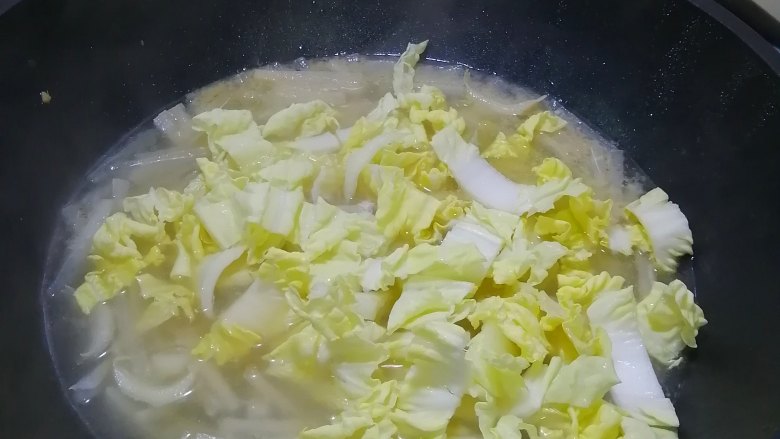 萝卜白菜汤,加入大白菜，再煮2分钟