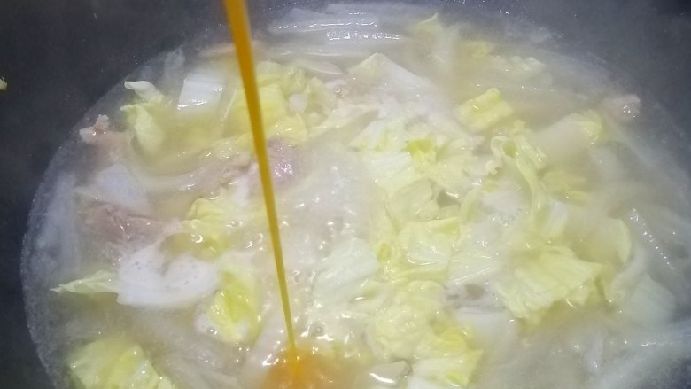 萝卜白菜汤,加入浓缩鸡汤提鲜