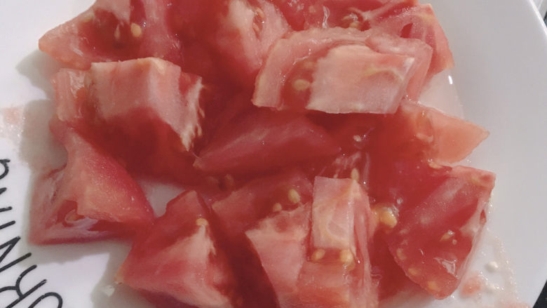 西红柿炒豆腐,切成小块