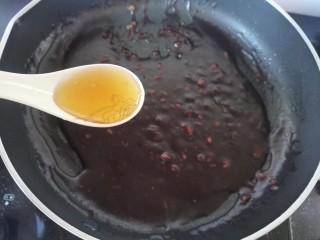 三汁焖锅,加入蜂蜜搅匀待用