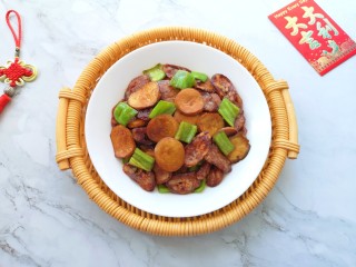 杏鲍菇炒腊肉,特别好吃的下饭菜。