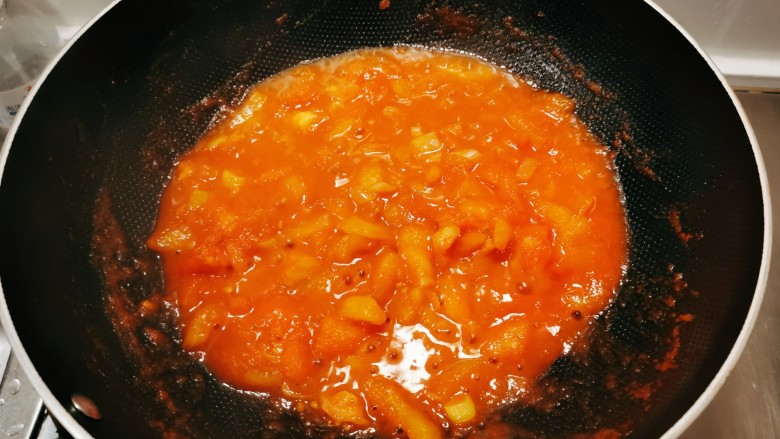 西红柿炒豆腐,西红柿炒软烂。