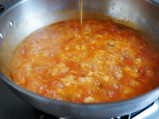 西红柿疙瘩汤,关火，淋入芝麻油，撒上葱花