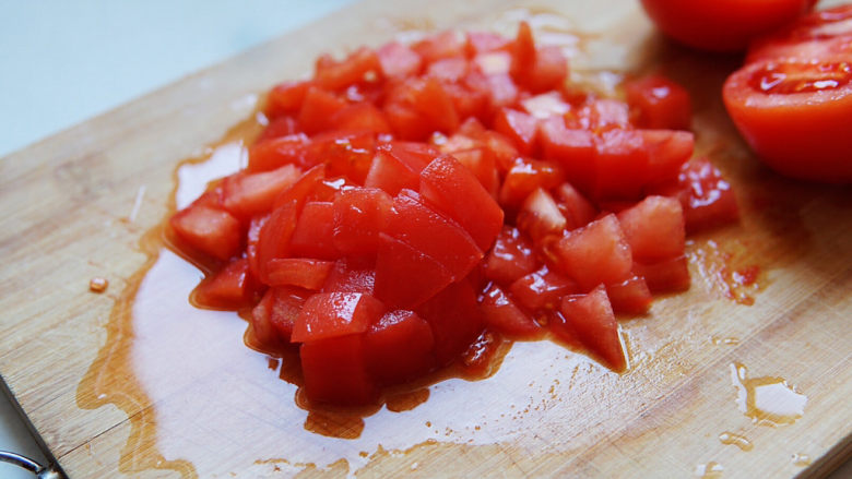 西红柿疙瘩汤,番茄去皮，切成小丁