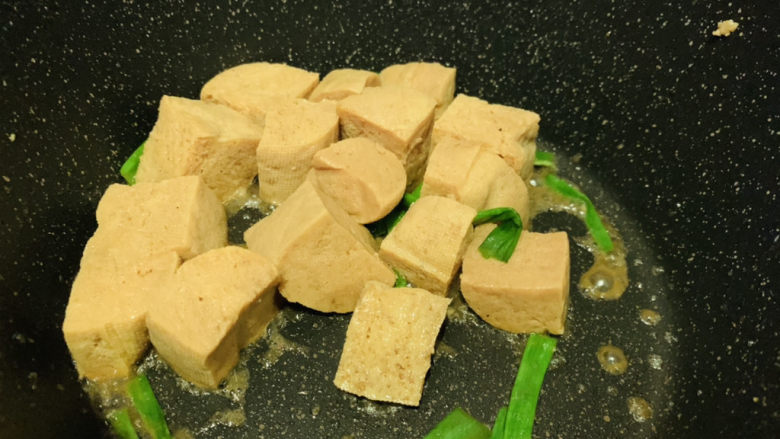 红烧冻豆腐,收汁，起锅