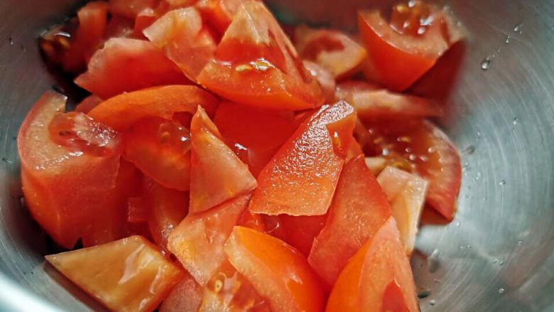 西红柿疙瘩汤,西红柿切丁