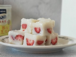 草莓奶冻,取出开切