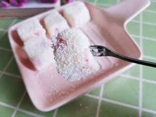 草莓奶冻,Q弹顺滑的草莓奶冻就做好了