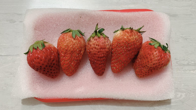 草莓糖葫芦,主要食材如图所示示意，<a style='color:red;display:inline-block;' href='/shicai/ 592'>草莓</a>~