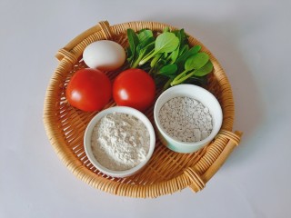 西红柿疙瘩汤,准备食材，面疙瘩加了番薯粉会更加爽滑！