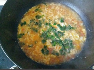 西红柿疙瘩汤,加入菠菜碎