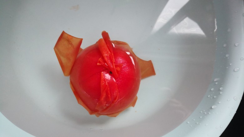 西红柿疙瘩汤,放开水烫一下