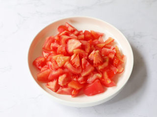 西红柿疙瘩汤,番茄去皮切小块