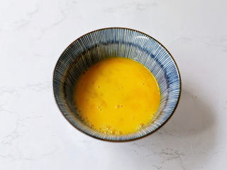 西红柿疙瘩汤,鸡蛋打散