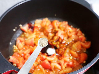 西红柿疙瘩汤,加入胡椒粉