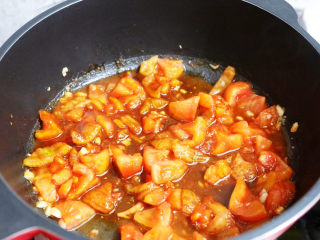 西红柿疙瘩汤,翻炒均匀