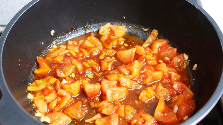 西红柿疙瘩汤,翻炒均匀
