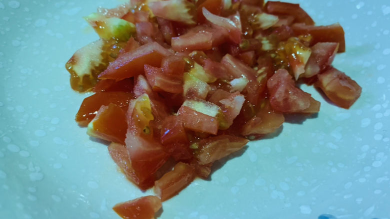西红柿炒土豆片,西红柿切小粒